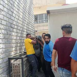 انتشال جثتين من تحت الركام