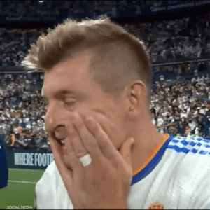 كروس انفعل على مجري الحوار معه