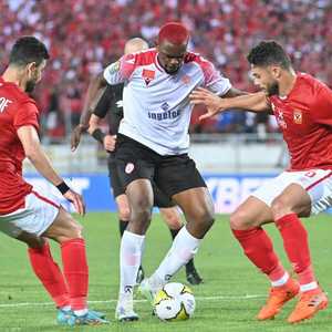 جانب من المباراة بين الوداد والأهلي.