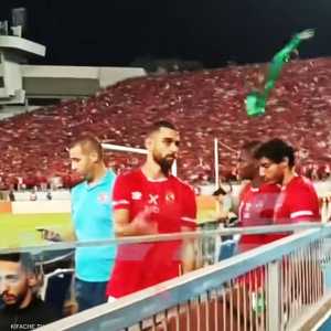 السولية أثناء رميه الميدالية الفضية