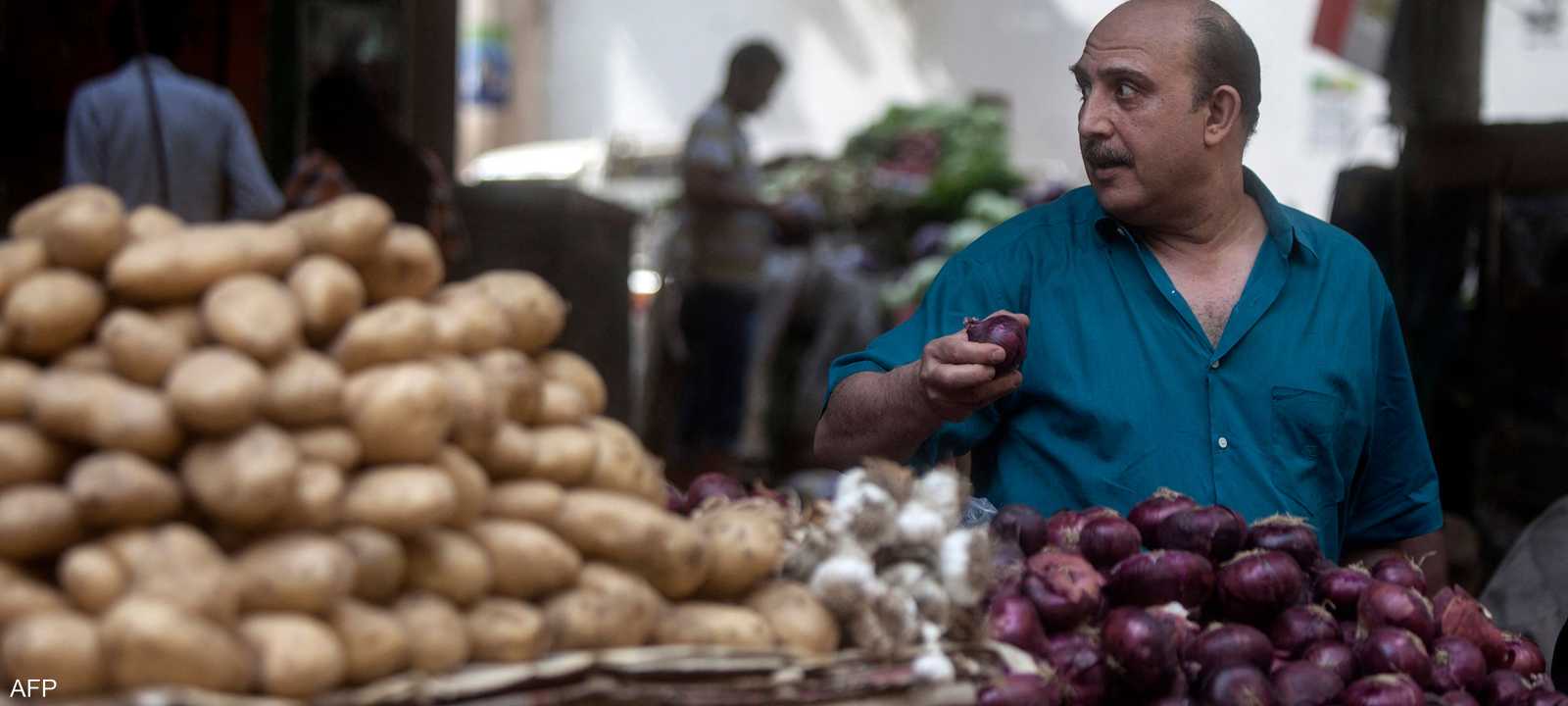 ترقب لأثر رفع الدولار الجمركي على الأسعار في مصر