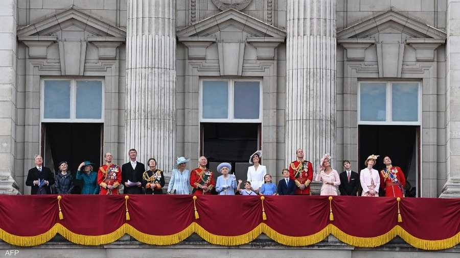 حضر الاحتفال أعضاء بارزون في العائلة الملكية، على رأسهم وريث العرش الأمير تشارلز (73 عاما) ونجله الأكبر الأمير وليام (39 عاما).