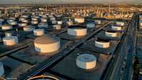 صهاريج تخزين النفط في مصفاة لوس أنجلوس