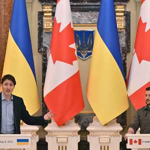 ترودو خلال مؤتمر صحفي مع الرئيس الأوكراني في كييف - 8 مايو.