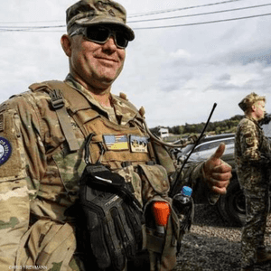 الضابط الأميركي كريس فريمان