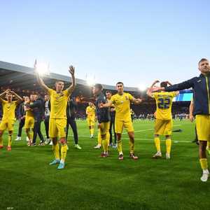 لاعبو أوكرانيا يحتفلون بالفوز عل أسكتلندا قبل أيام.