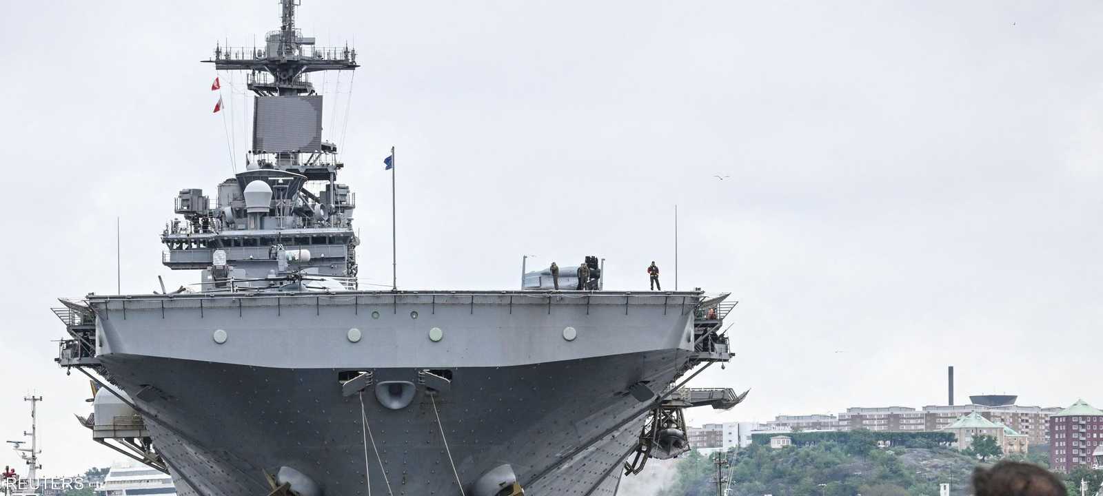 المدمرة الأميركية كيرسارج ترسو في ستوكهولم