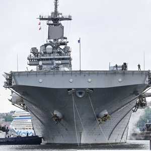 المدمرة الأميركية كيرسارج ترسو في ستوكهولم