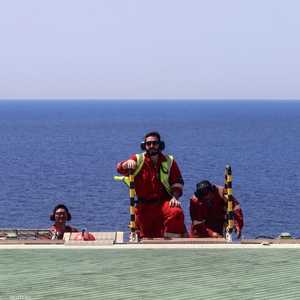 عمال على سفينة تابعة لشركة "إنرجين" بحقل "كاريش". أرشيف