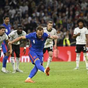 جانب من المباراة بين ألمانيا وإنجلترا.