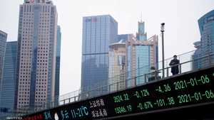 لوحة إلكترونية تظهر مؤشرات الأسهم في شنغهاي