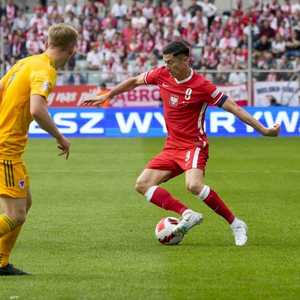 ليفاندوفسكي بقميص منتخب بولندا