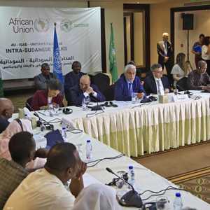 جانب من الجلسة الافتتاحية للحوار السوداني.