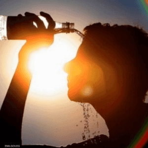 الأرصاد الجوية دعت المصريين إلى الإكثار من السوائل الباردة