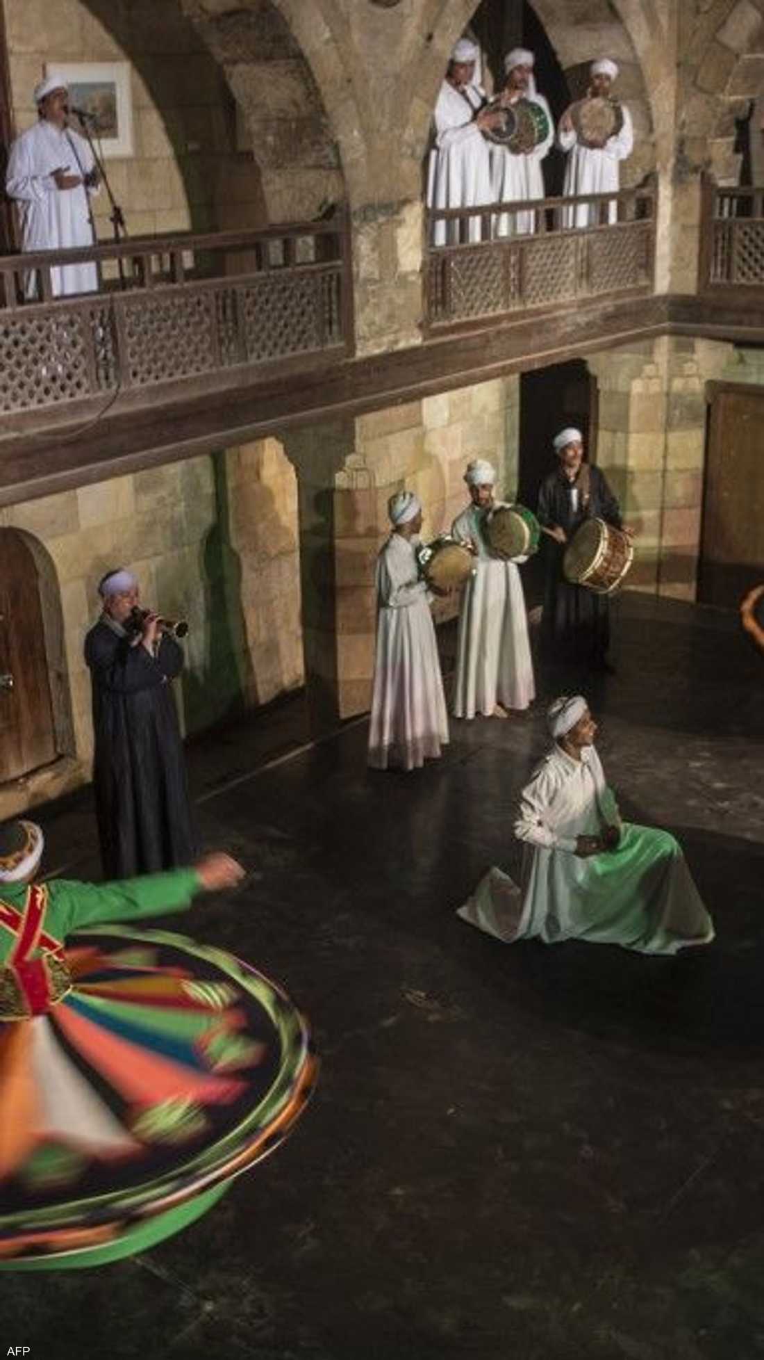 عرض "التنورة" المستلهم من الممارسات الصوفية للدراويش