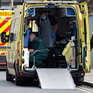 سيارات إسعاف أمام مستشفى في لندن