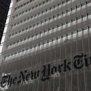 عدد كبير من الناس يرى أن وسائل الإعلام تخضع لتأثير سياسي