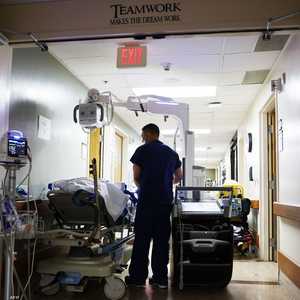 أرشيفية لمستشفى مخصص لعلاج المصابين بكورونا في كاليفورنيا