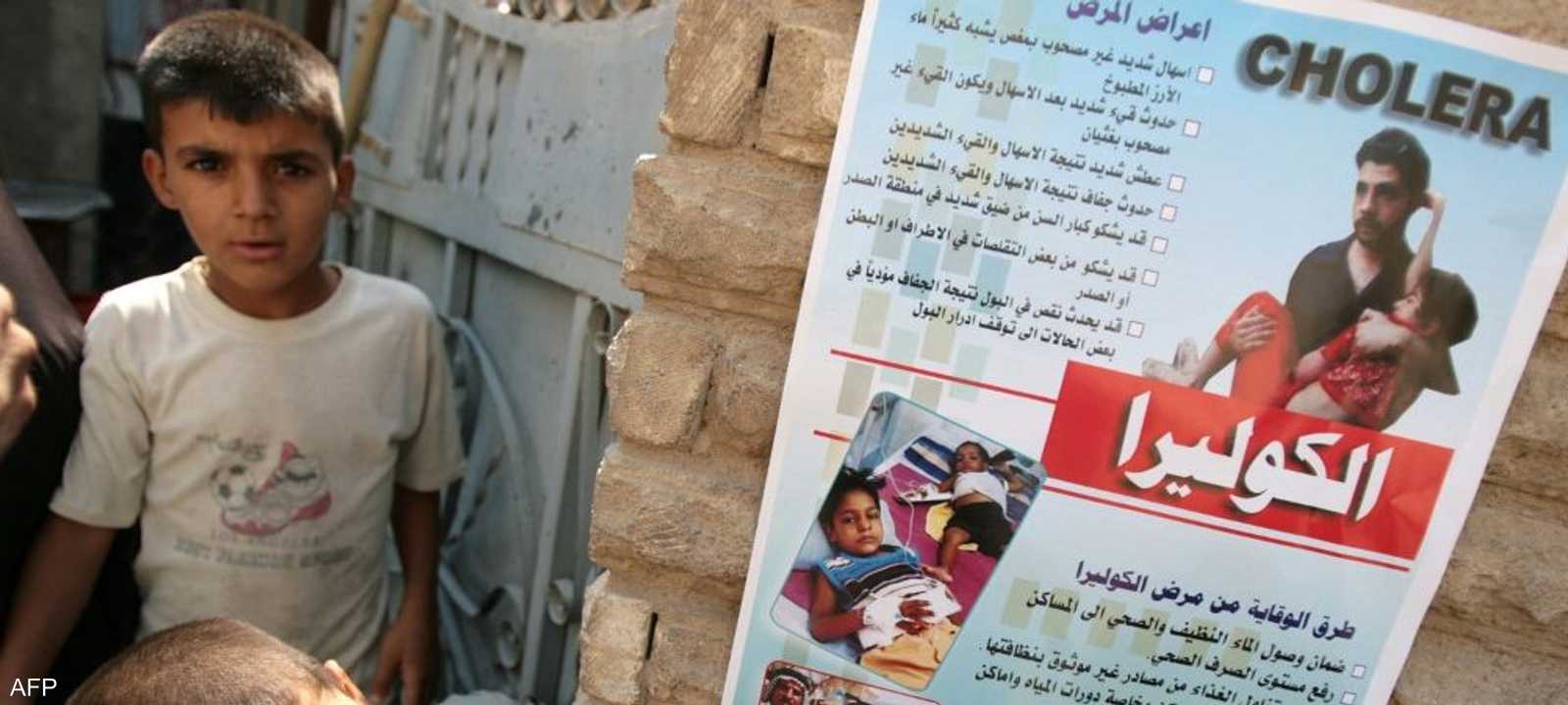 ملصقات تحذيرية للمواطنين في العراق من الكوليرا.. أرشيفية