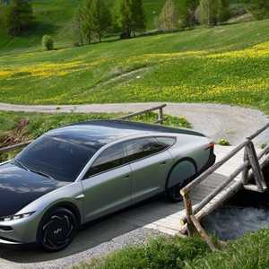 لايتيير أول سيارة بالطاقة الشمسية في العالم