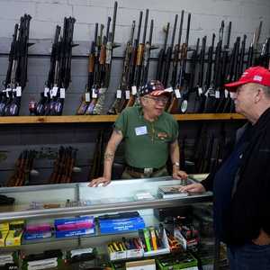 أحد متاجر الأسلحة النارية في الولايات المتحدة.