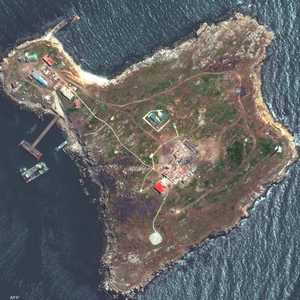 تتمتع جزيرة الأفعى بموقع استراتيجي مميز