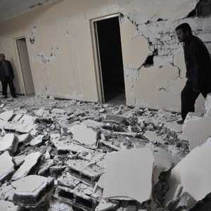 جانب من آثار زلزال ضرب الجزائر في 2010.