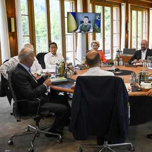 زيلينسكي عبر الفيديو مع قادة العالم