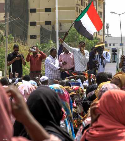 الشارع السوداني يطالب بحكم مدني