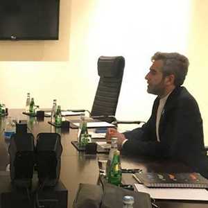 باقري ومورا خلال محادثات الدوحة