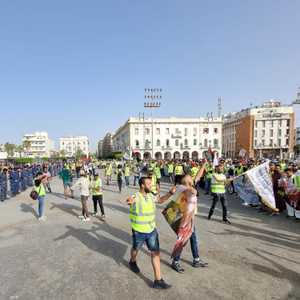 ليبيون يتظاهرون في العاصمة طرابلس، الجمعة.