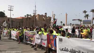 ليبيا.. قطع للطرقات بطرابلس ودعوات لعصيان مدني