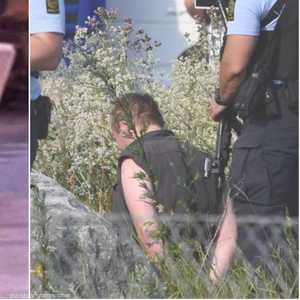 المتهم خلال تنفيذ العملية وبعد القبض عليه