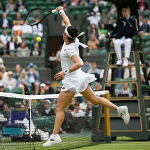 اللاعبة التونسية تحيي آمال الأفارقة بحصولها على لقب ويمبلدون