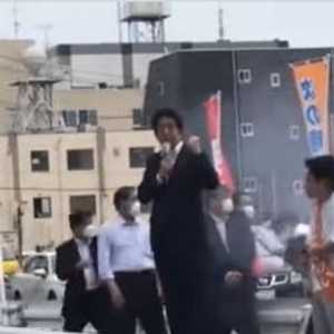 شينزو آبي قبل لحظات من اغتياله.