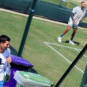 جوكوفيتش يسير بالقرب من حصة تديريبية لكيريوس