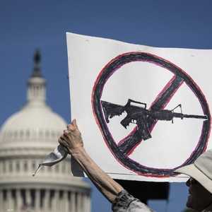 بايدن "مصمّم" على حظر الأسلحة الهجومية