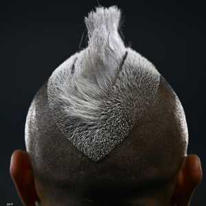 فيدال اشتهر بقصة شعره الغريبة