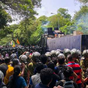 المتظاهرون في سريلانكا عطلوا البث التلفزيوني لفترة