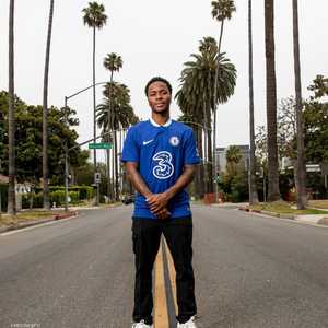 سترلينغ بشعار تشلسي