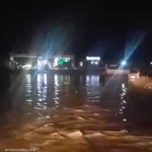 سيول تجرف مخيمات النازحين اليمنيين بمأرب