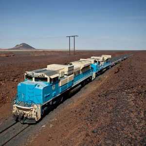 يصل طول القطار إثنين كيلو متر