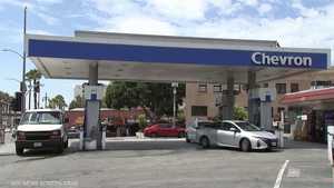 أسعار البنزين تستمر في التراجع منذ نحو شهر
