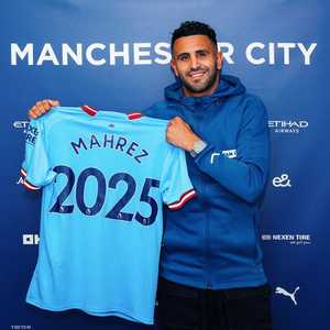 محرز باق من مان سيتي حتى عام 2025