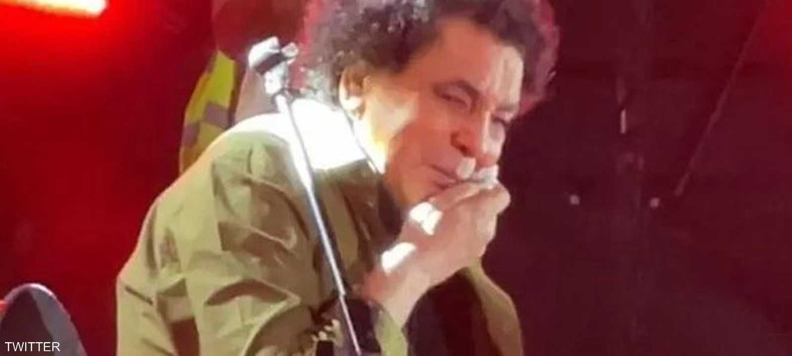 جانب من بكاء محمد منير