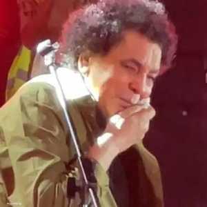 جانب من بكاء محمد منير