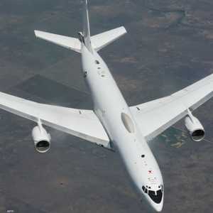 طائرة إي 6 من السماء