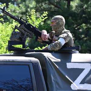 أرشيفية لجندي روسي في نقطة عسكرية