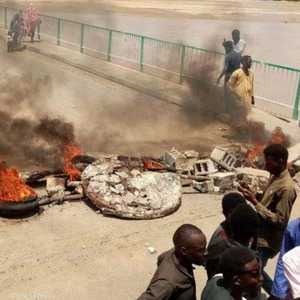 متاريس بالحجارة والإطارات المشتعلة في كسلا