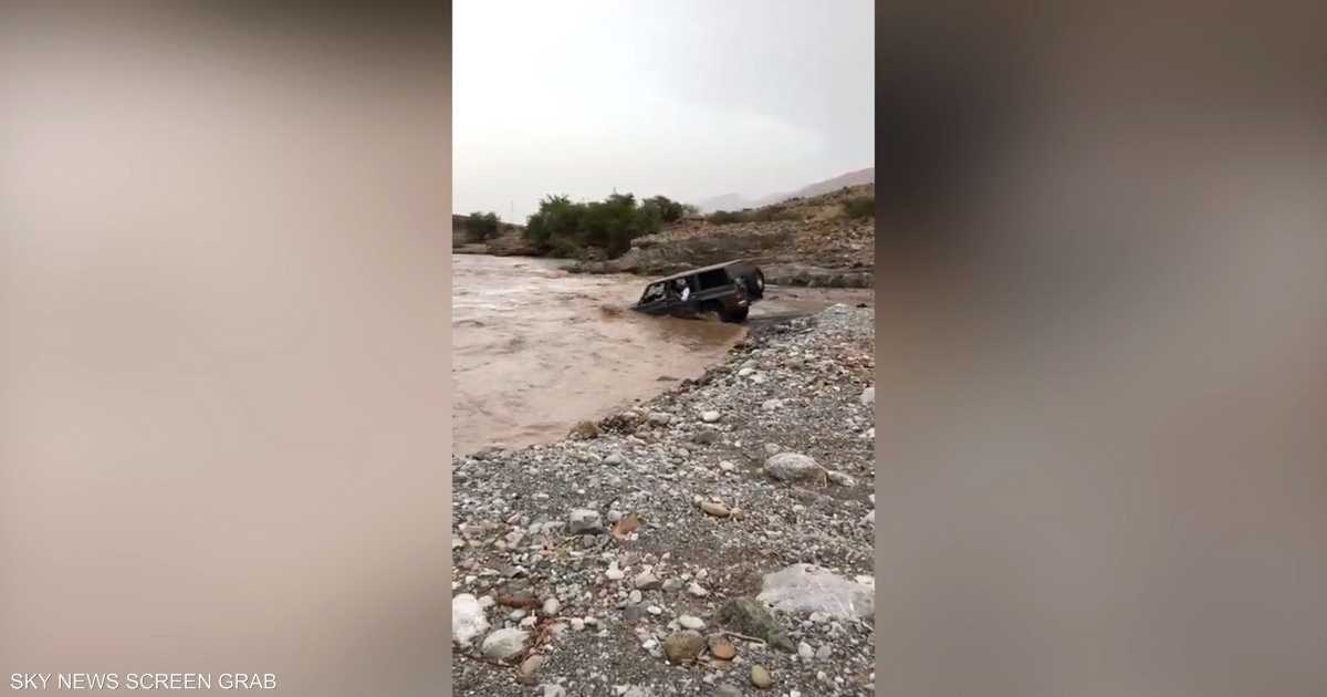بالفيديو.. سيارة تجرفها السيول ومقتل ركابها شمالي اليمن - Sky News Arabia سكاي نيوز عربية